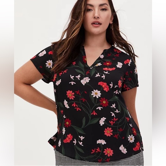 Torrid  Georgette black floral split neck blouse Top  Size 5x - Picture 1 of 4